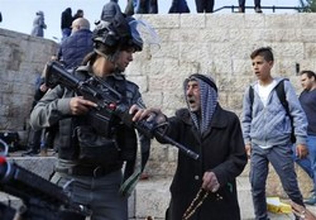 ضرب و شتم فلسطینیها در نزدیکی ساختمان سفارت آمریکا