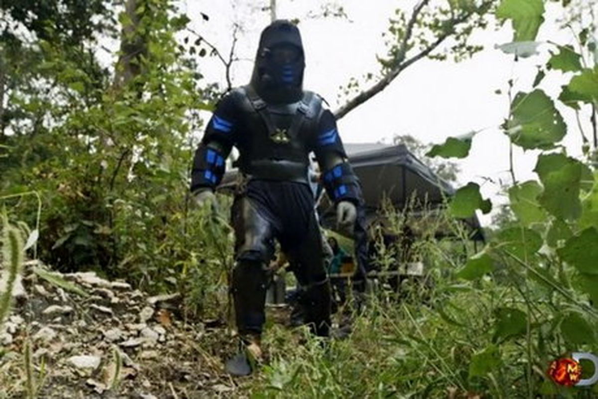 این مرد داوطلبانه طعمه مار شد/تصاویر