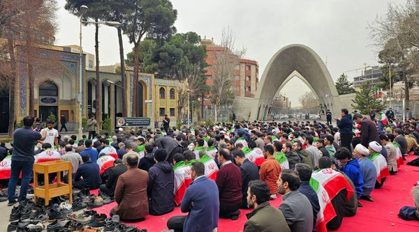 به احترام پرچم 