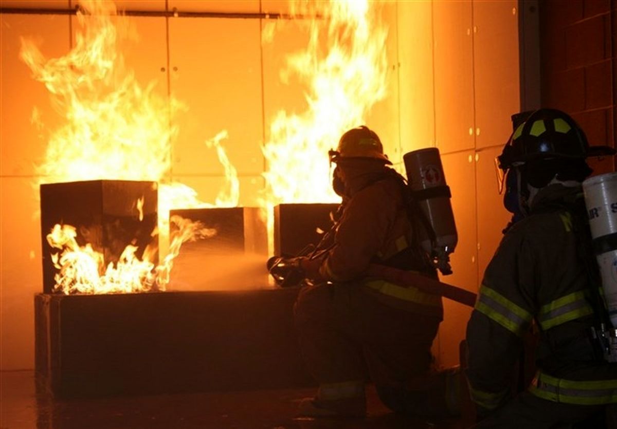 آتشسوزی در فرودگاه شیراز/ حبس پرسنل در بخش پروازهای خارجی