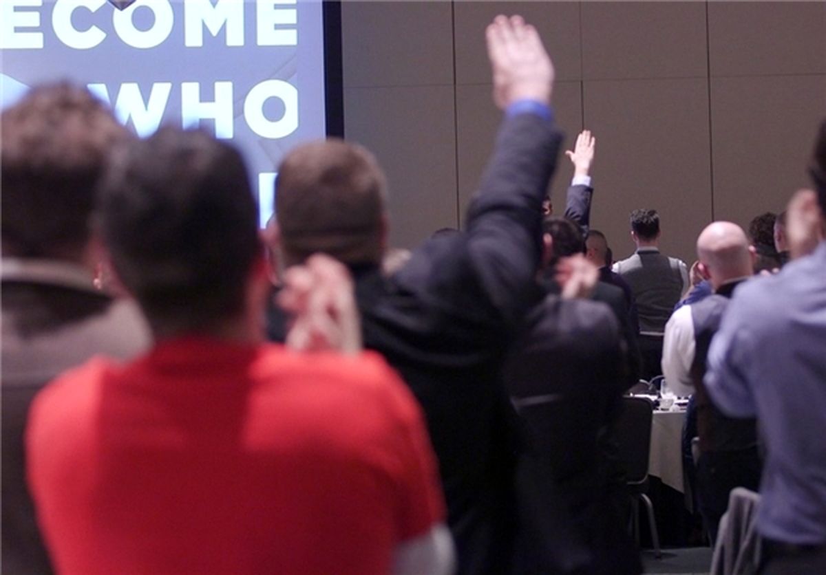 دردسر تازه ترامپ؛ حامیانی که سلام هیتلری می‌دهند! +عکس