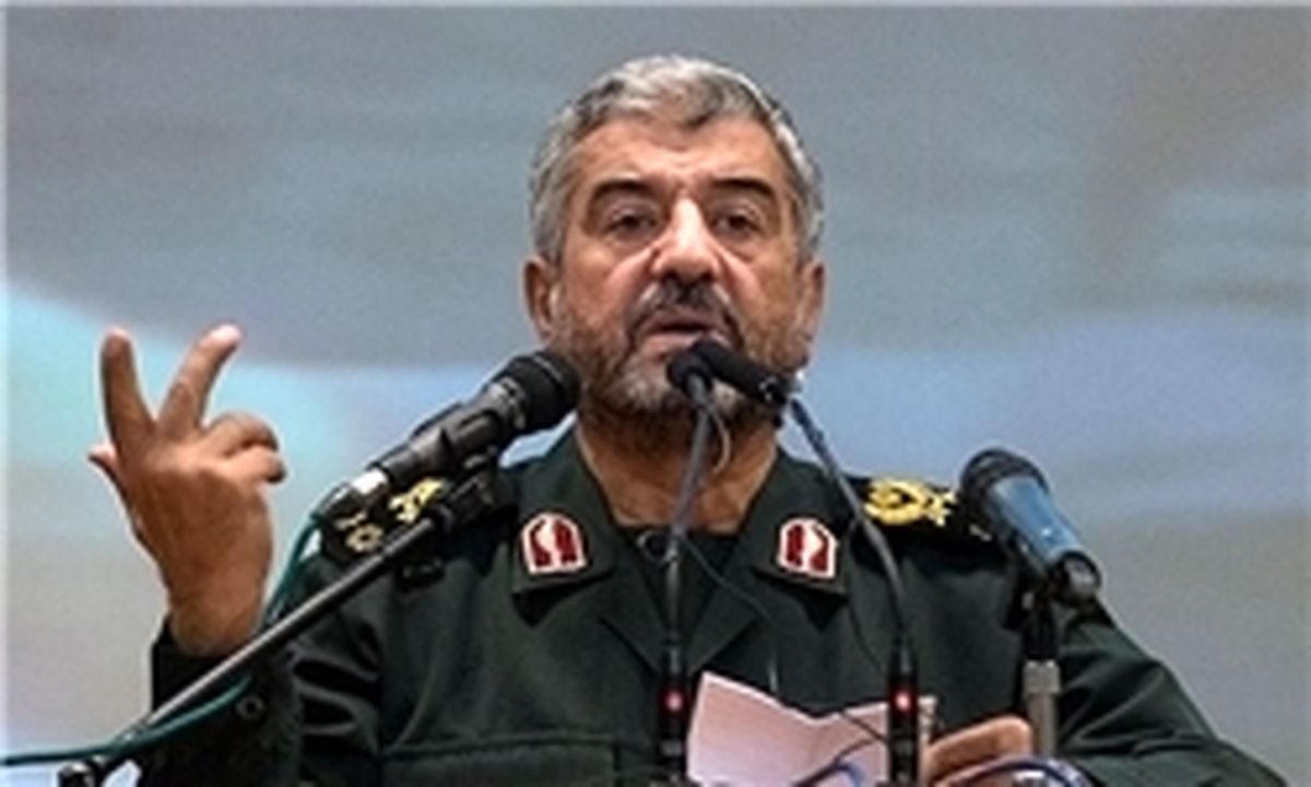 دانشنامه جامع شهدا توسط سرلشکر جعفری افتتاح شد