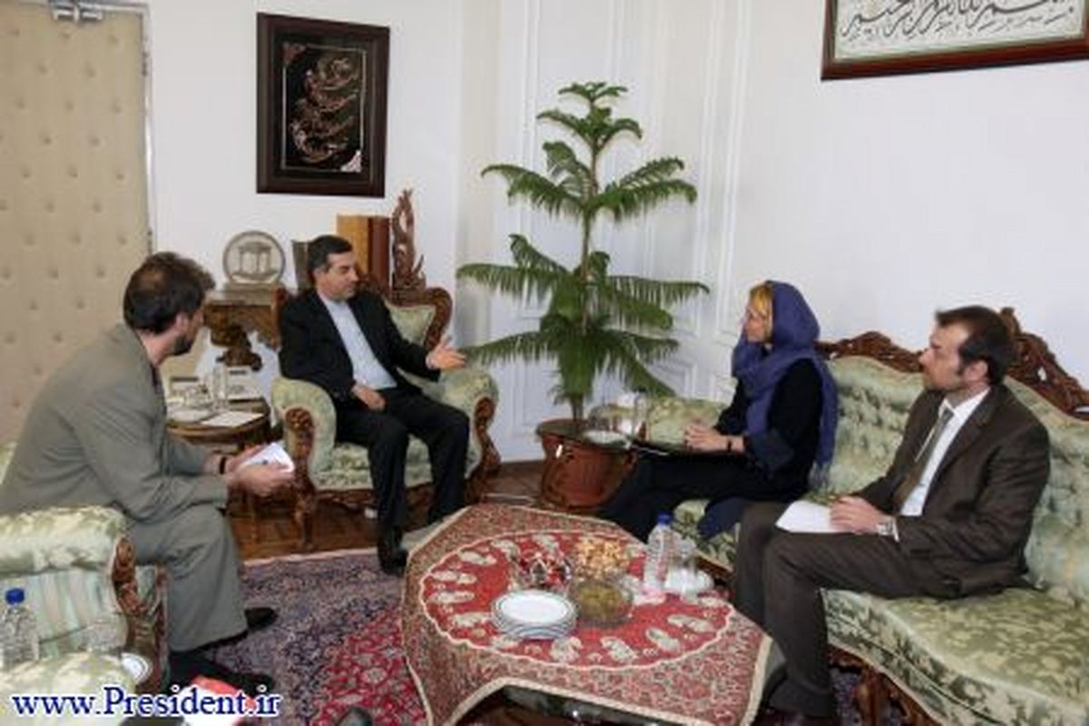 دیدار مشایی با حافظ منافع آمریکا در تهران