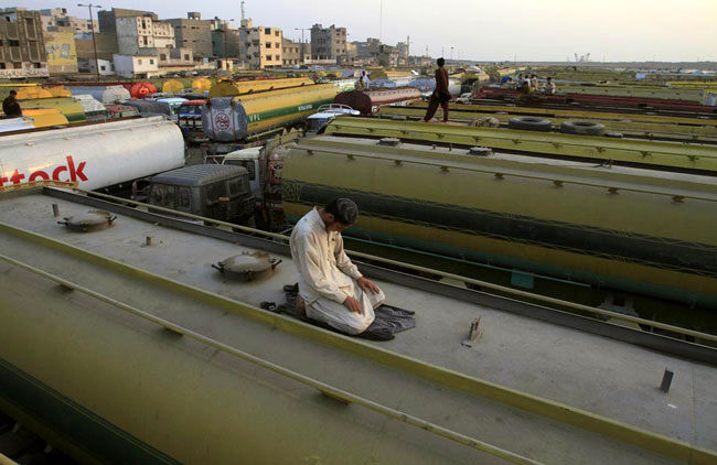 عکس/نماز را می توان همه جا خواند