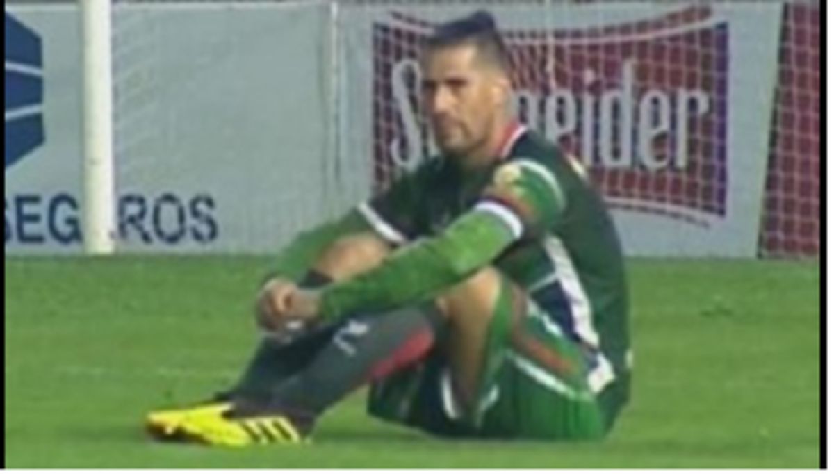 فیلم: اعتراض عجیب به تصمیم داور در لیگ فوتبال آرژانتین