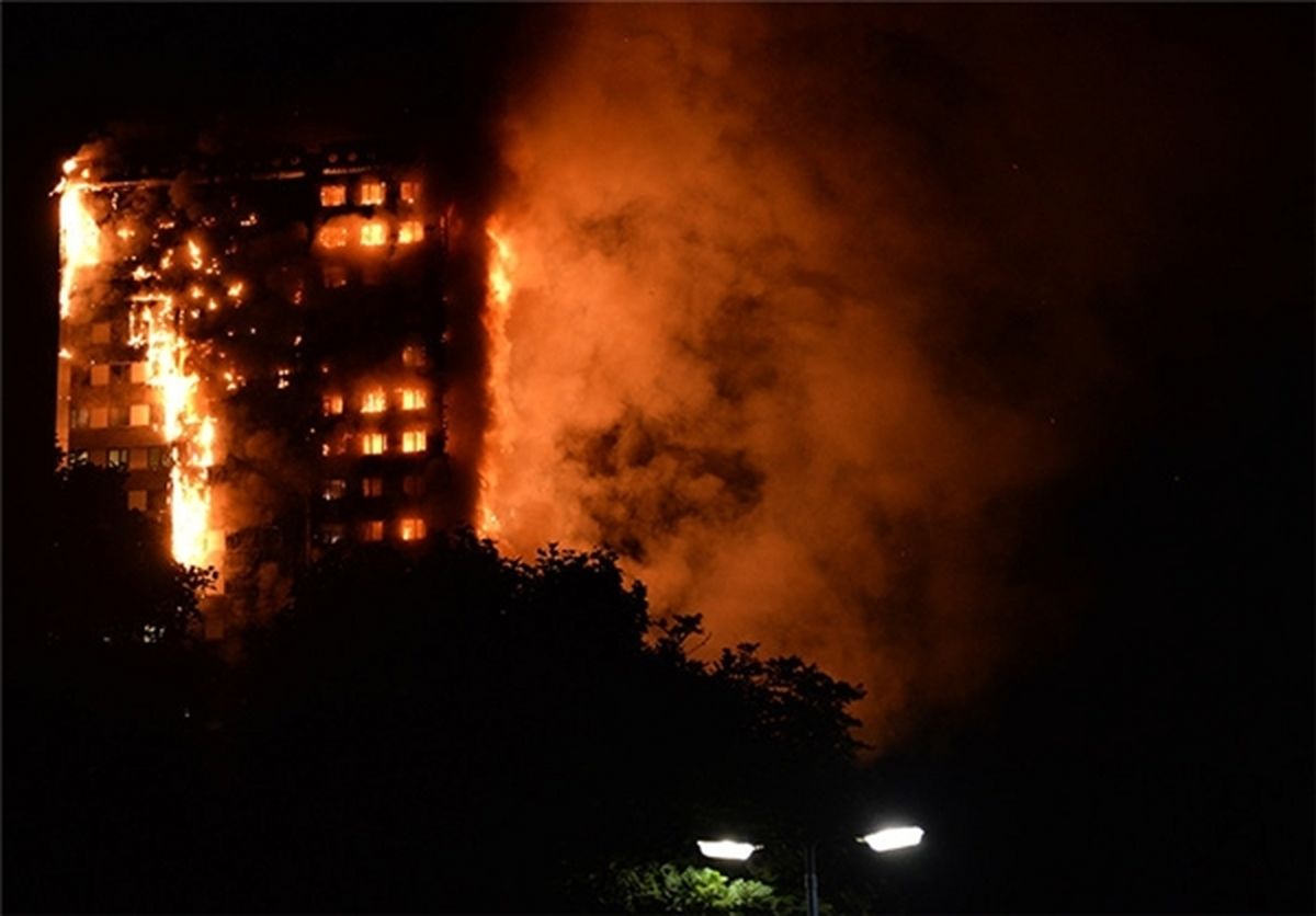 آتش‌سوزی گسترده در ساختمان ۲۴ طبقه غرب لندن/ حداقل ۶ نفر جان خود را از دست دادند +عکس و فیلم