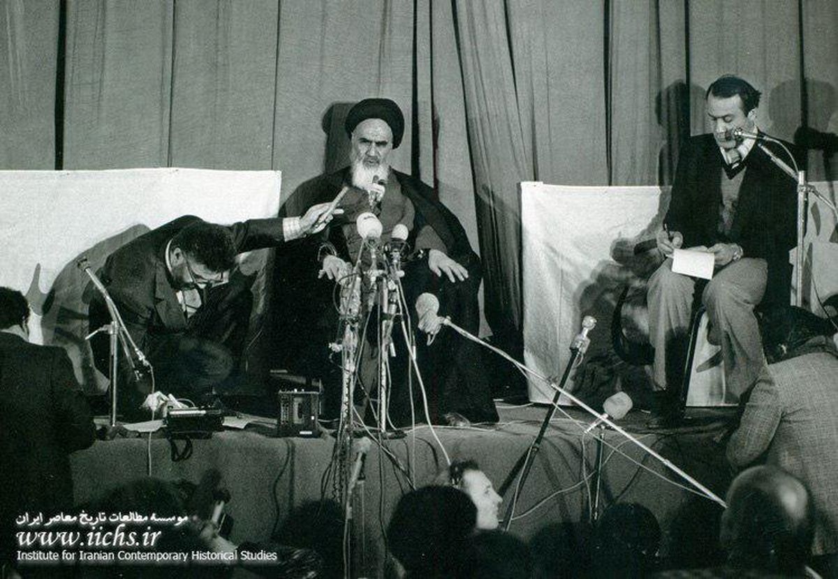 عکس: وقتی ابراهیم یزدی مترجم امام خمینی (ره) شد