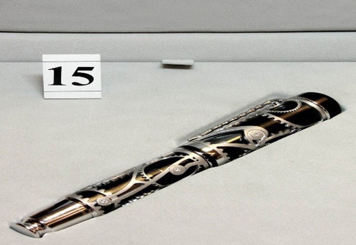 چطور به اموال احمدینژاد آتش زده شد؟