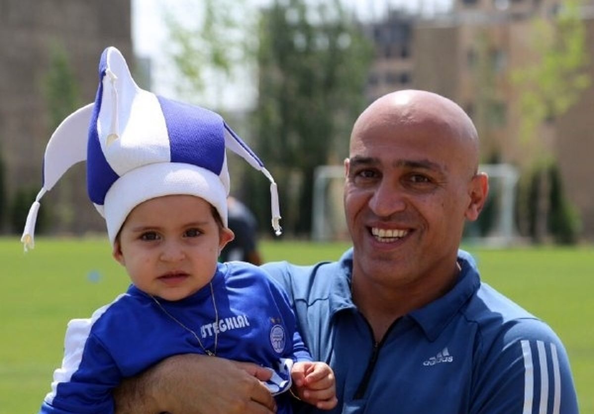 استقبال منصوریان از کودک استقلالی +عکس