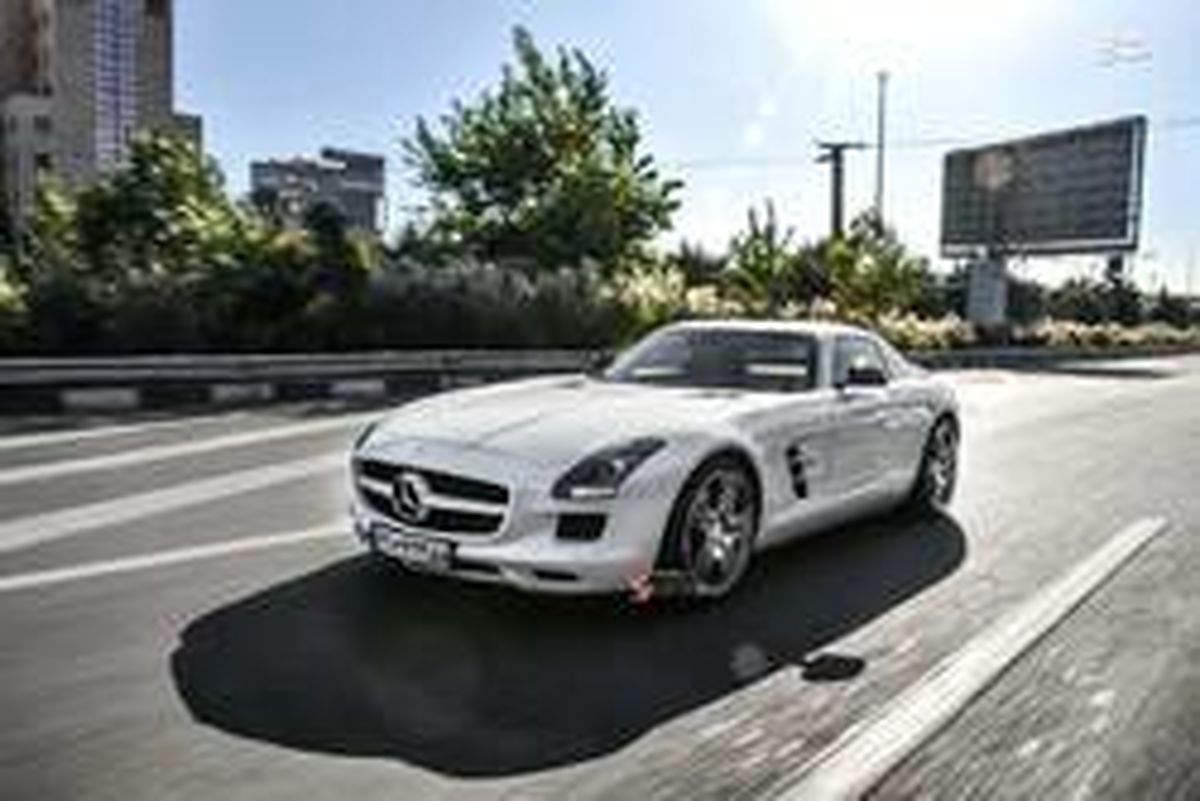 خودروی ۱۰ میلیارد تومانی در خیابان‌های تهران +عکس