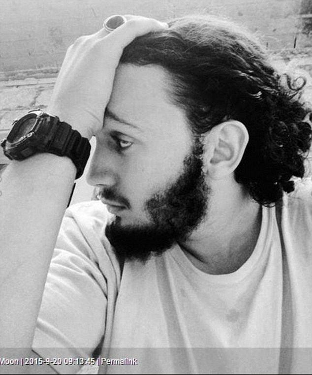 دخترانی که شیفته سلفی‌های این داعشیِ شده‌اند +عکس