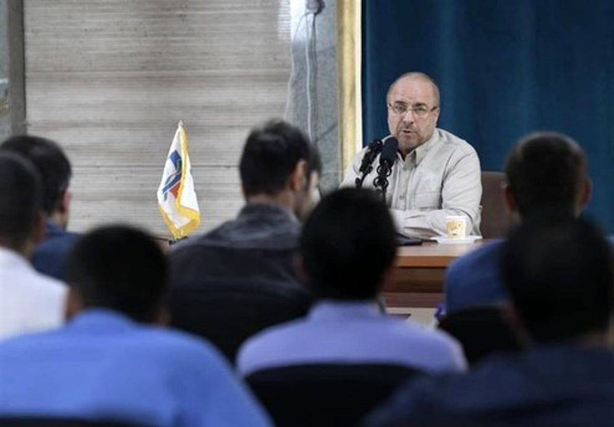 قالیباف: هر هفته‌ احمدی‌نژاد را در جلسه مجمع می‌بینم