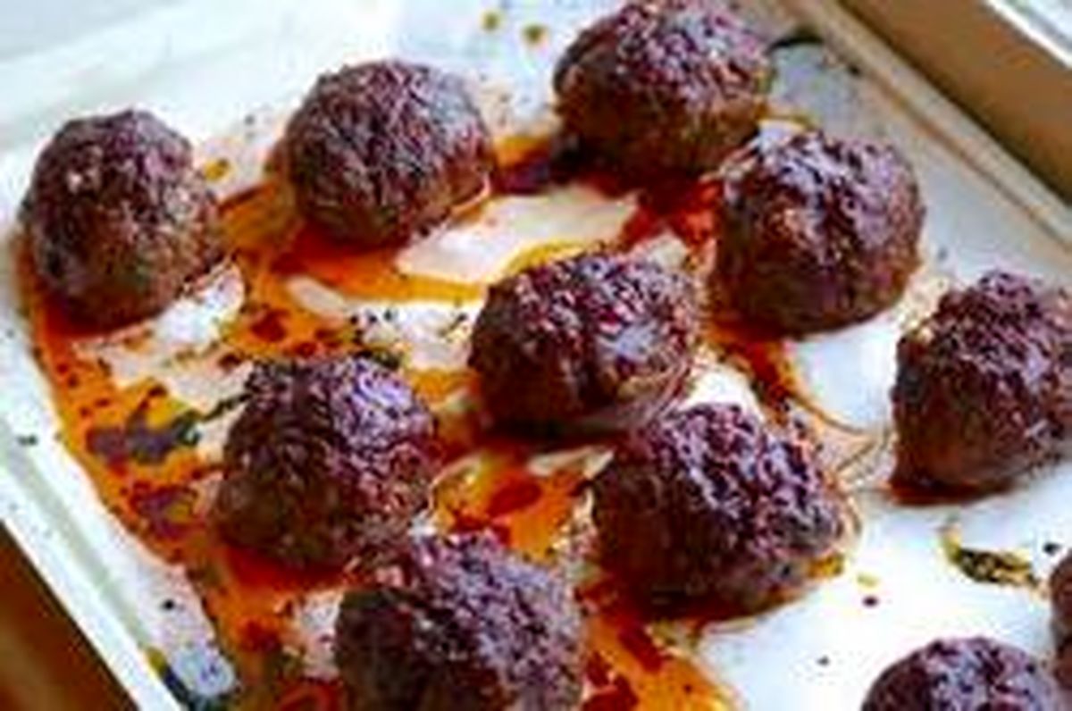 دستور پخت میت بال با سس گریوی و انار