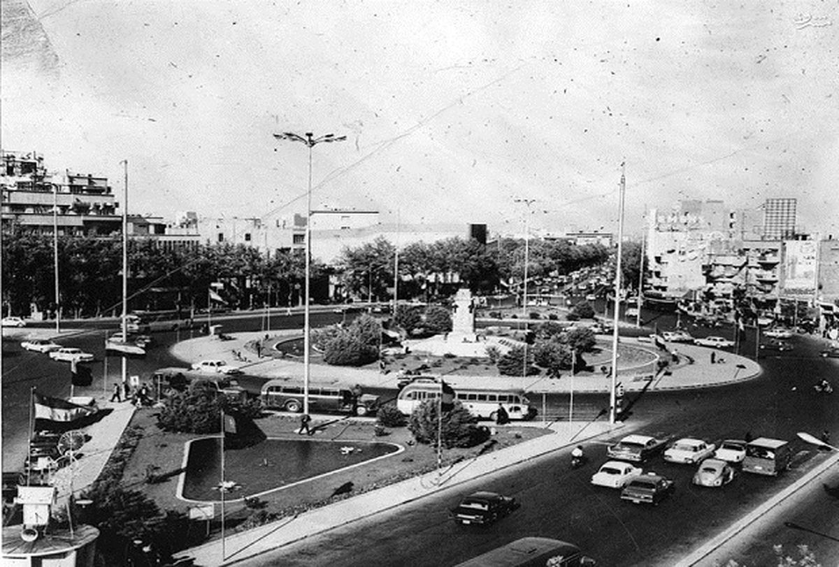 عکس: میدان انقلاب در دهه 40