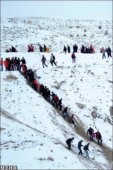 عکس/‌سختی‌های تماشای یک بازی فوتبال