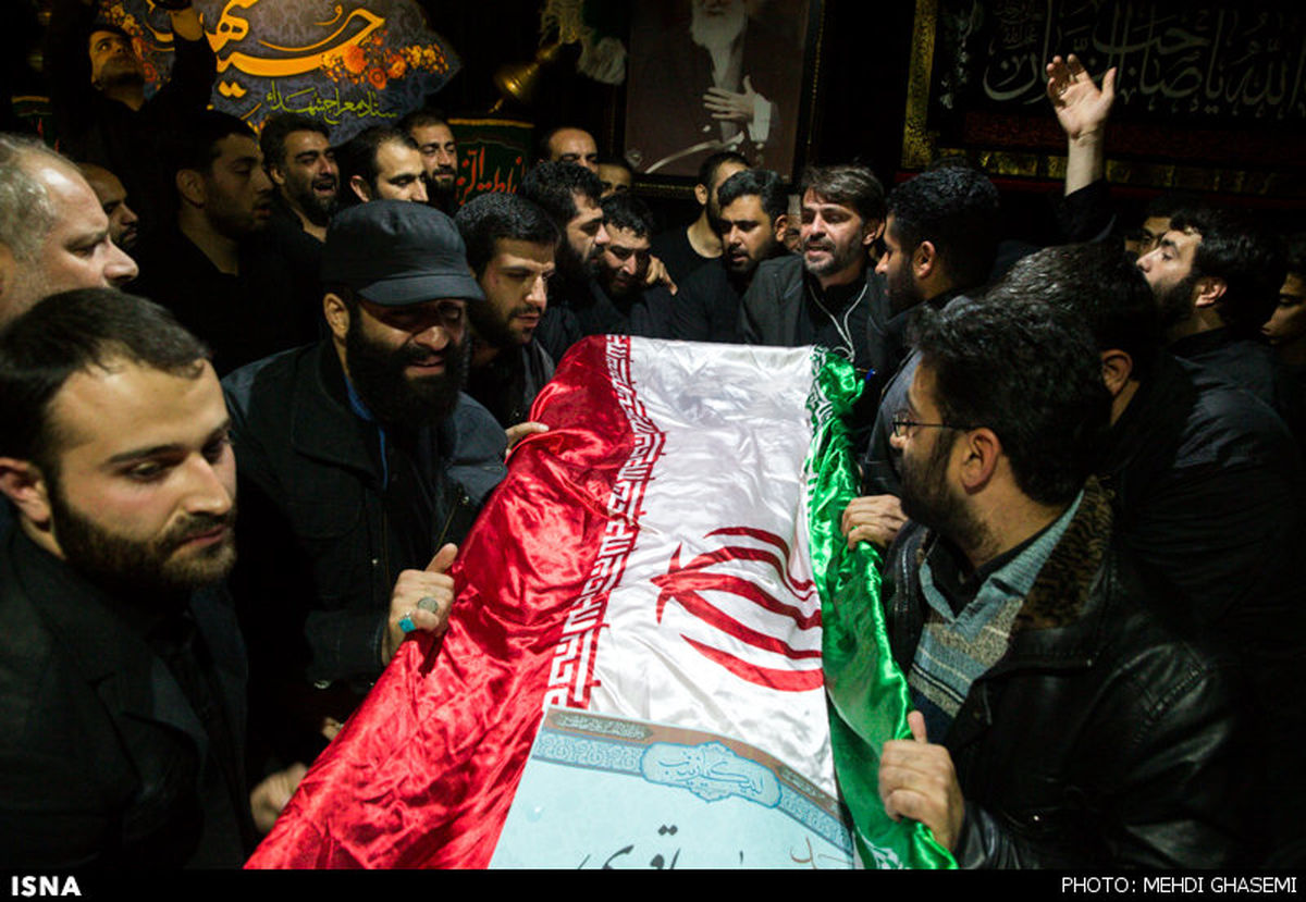 تصاویر:دیدار خانواده های باقری و کریمی با پیکر شهیدانشان