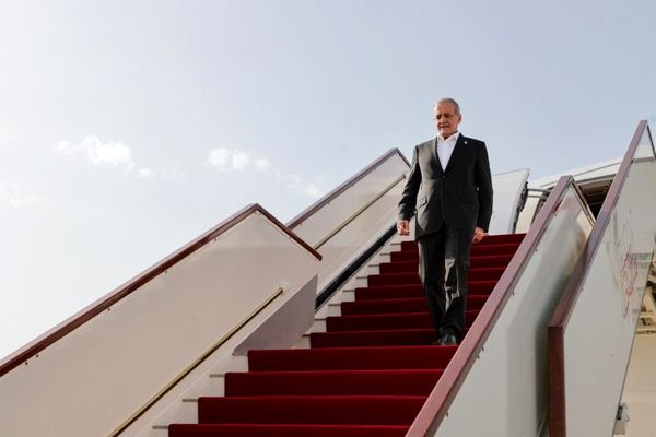پزشکیان وارد ارمنستان شد