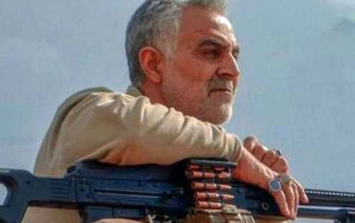 ماجرای ربودن کیف شهید سردار سلیمانی بعد از شهادت چه بود؟ +عکس