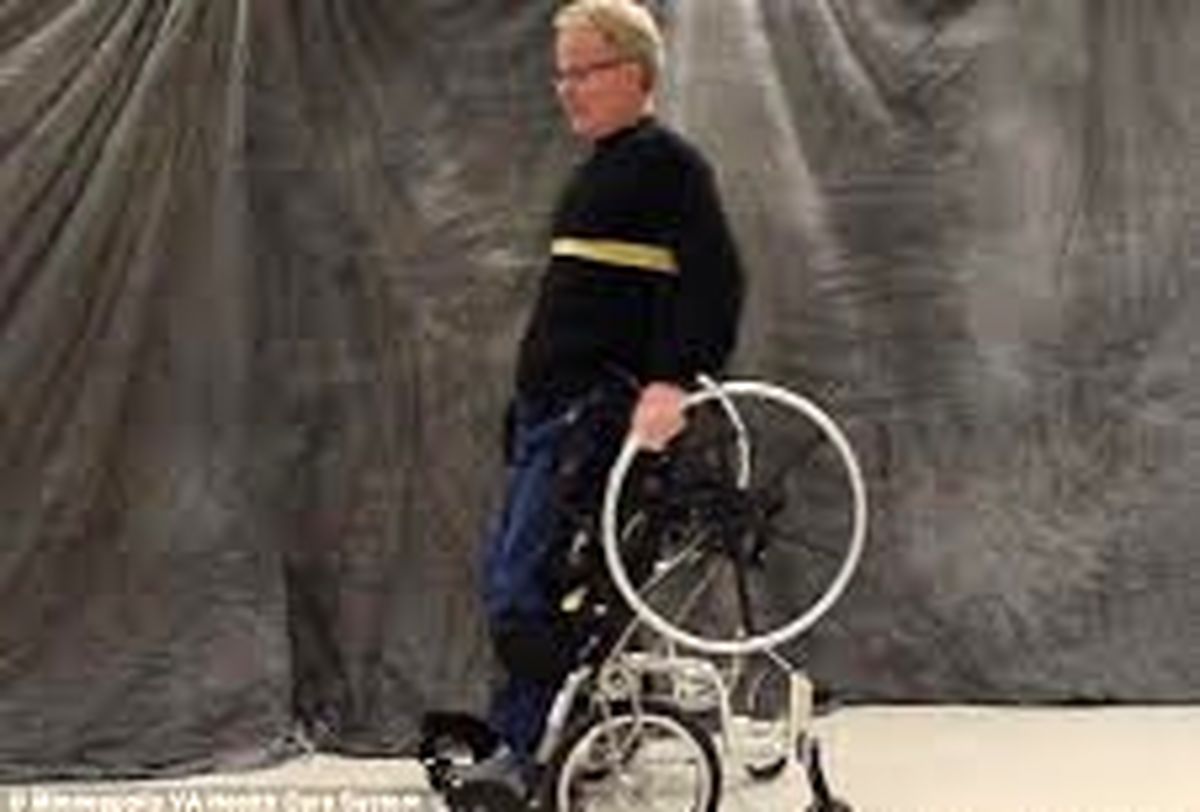 ویلچری با قابلیت حرکت ایستاده +عکس