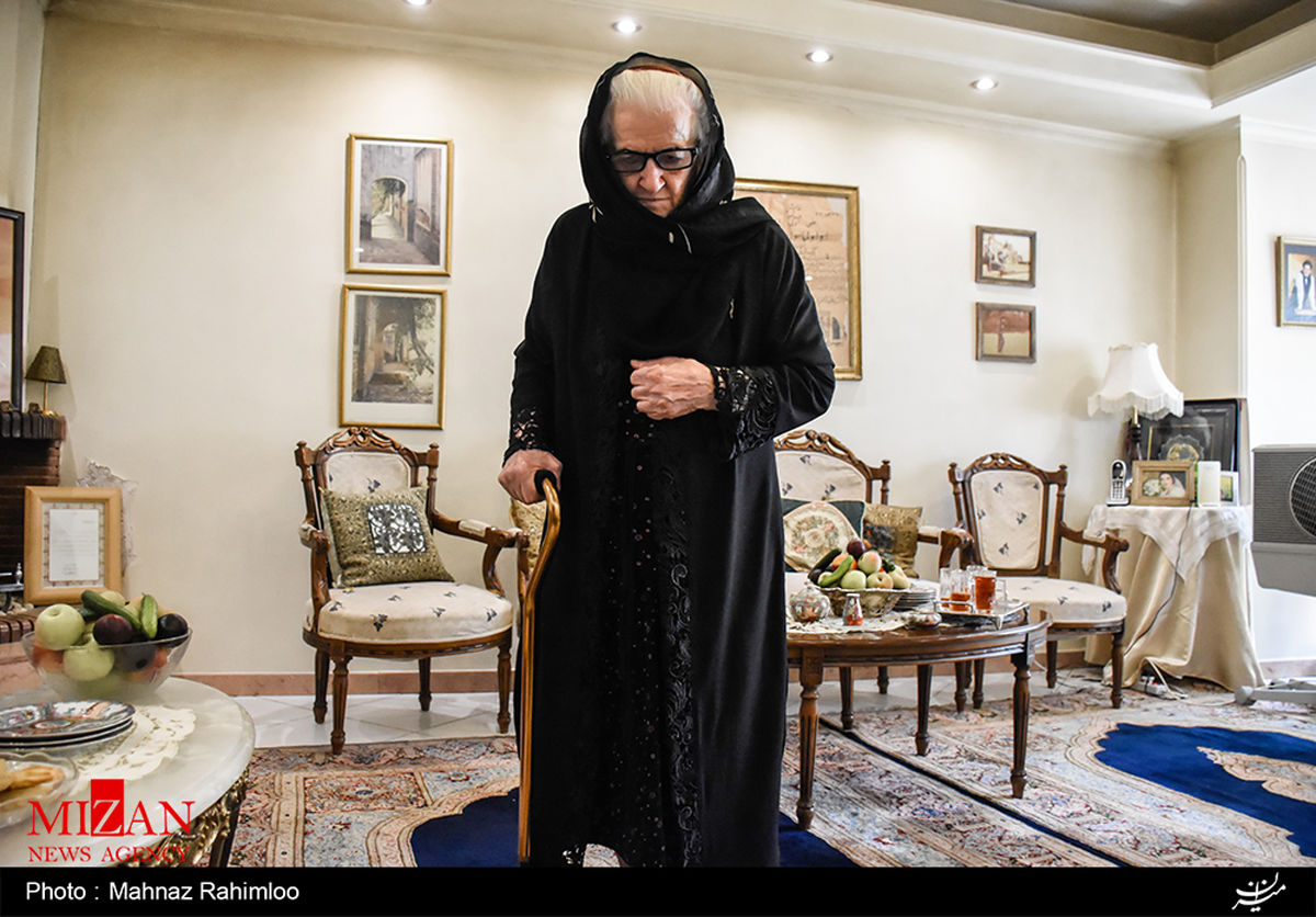 ملکه رنجبر: هیچ هنرمندی حالم را نمی‌پرسد