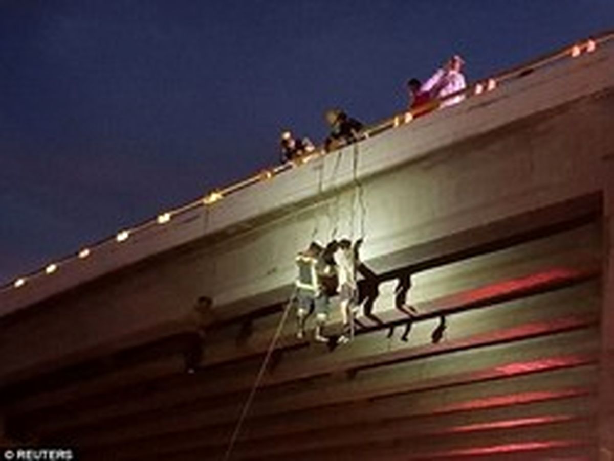 شش توریست در مکزیک حلق‌آویز شدند +عکس