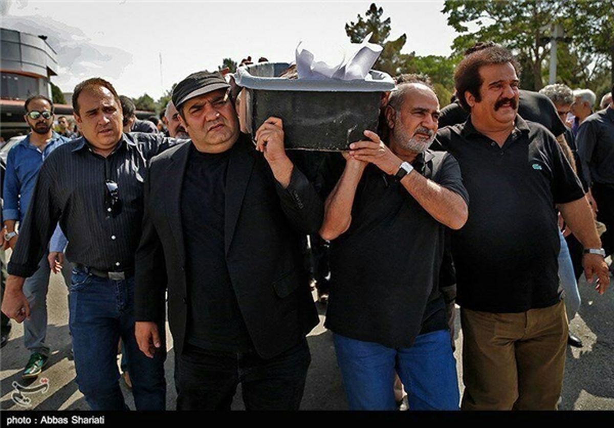 پرستویی زیرتابوت آقای کارگردان +عکس