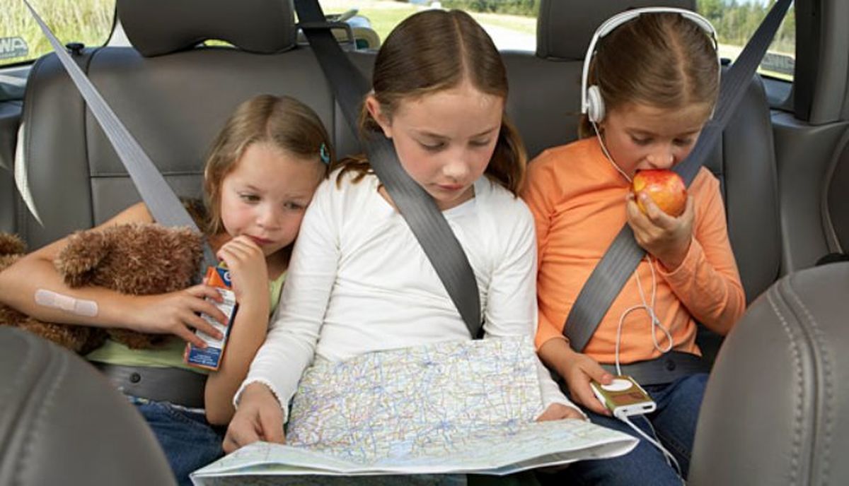 ۵ بازی برای سرگرم کردن بچه‌ها در سفرهای جاده‌ای