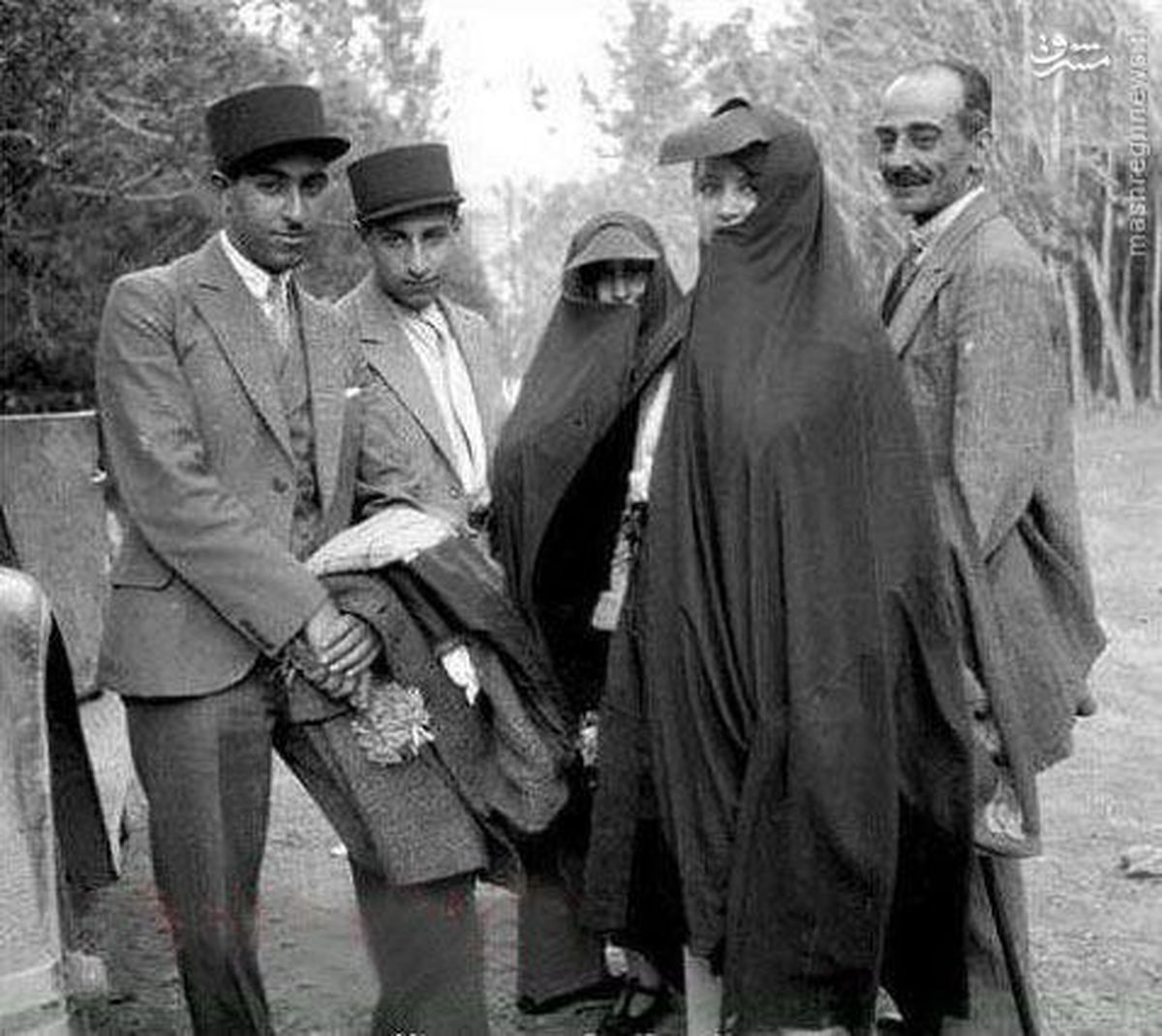 عکس: خانواده ایرانی در سال 1317