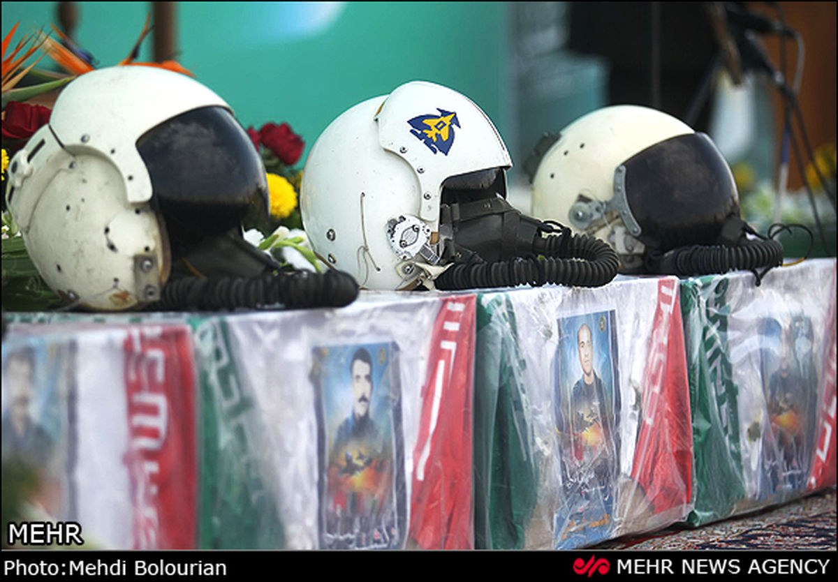 طواف خلبانان شهید در حرم رضوی +تصاویر