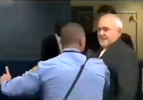 صحنه‌ دردناک ممانعت پلیس آمریکا از رفتن ظریف به عیادت تخت‌روانچی+عکس