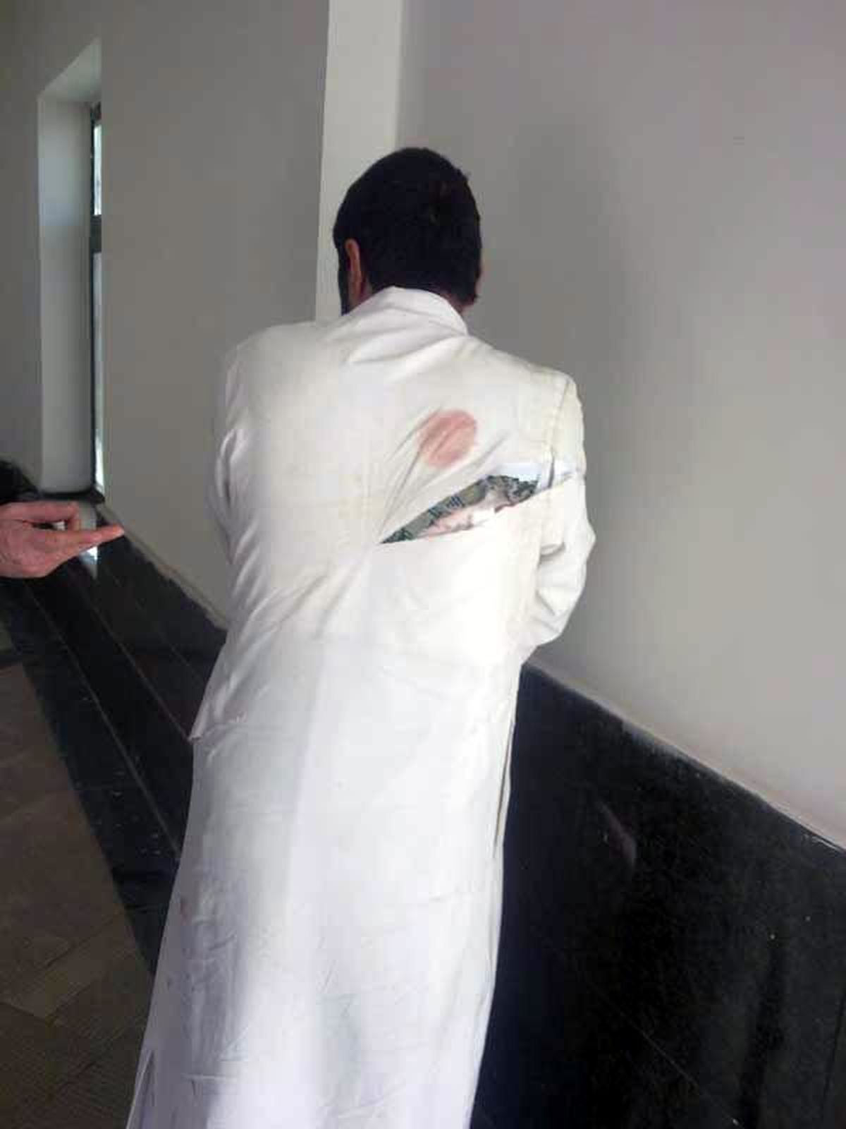 حمله با قمه به يك روحانی + عکس