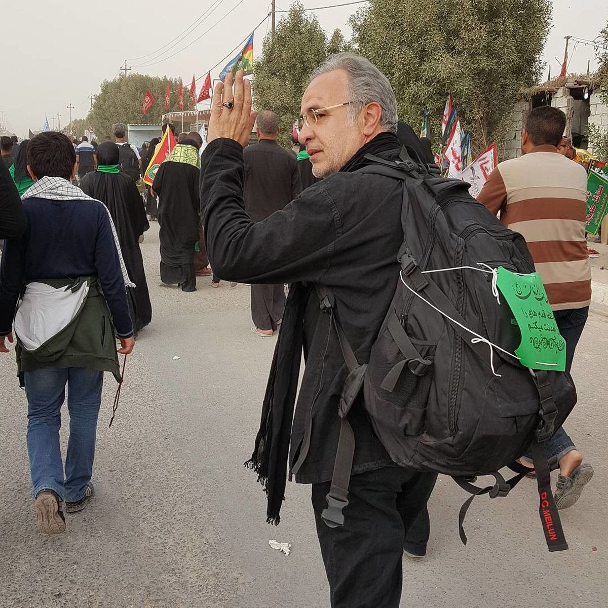 مجری معروف راهی پیاده روی اربعین شد +عکس