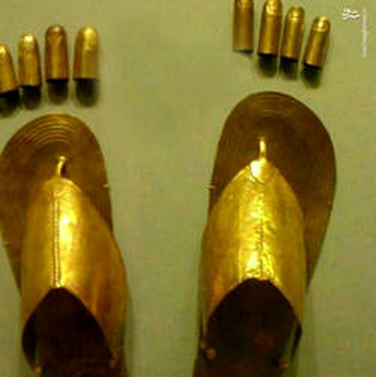 عکس: دمپایی از جنس طلا!