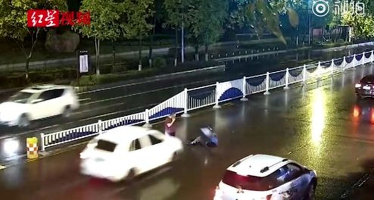 دو تصادف شدید عابر پیاده در کمتر از چند ثانیه! +فیلم