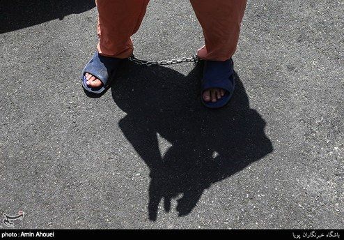 کوبیدن مزدا ۳ مسروقه به خودروی پلیس در تهران +فیلم