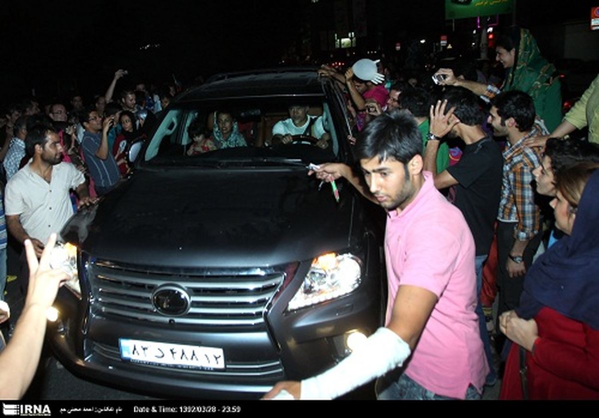 دایی و خانواده‌اش درجشن مردم تهران/عکس