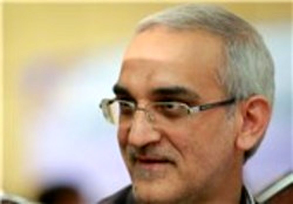 معاون نجفی: همه چیز را به زیان خودرو‌ها تغییر می‌دهیم