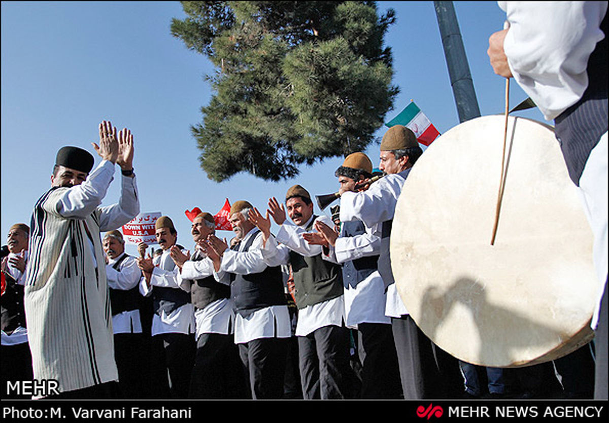 تصاویر/ رقص محلی در راهپیمایی