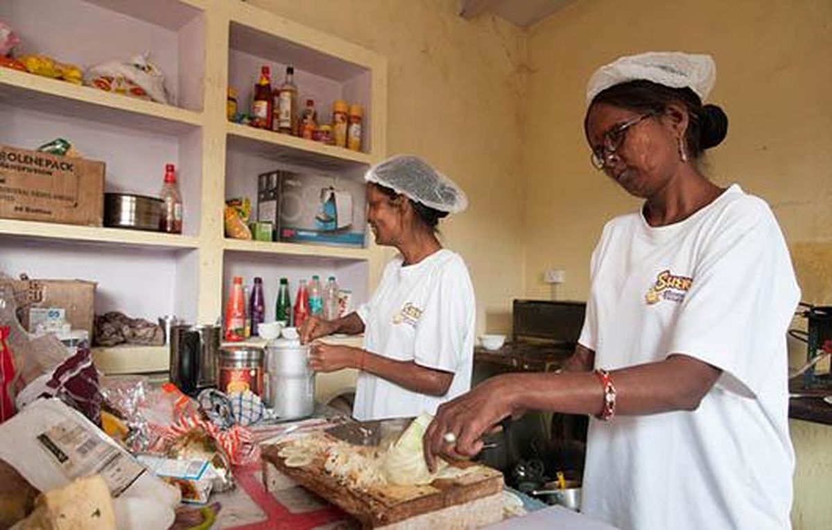 کافه قربانیان اسیدپاشی در هند/تصاویر