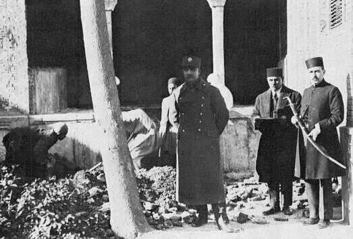 نبش قبر کریمخان زند +عکس