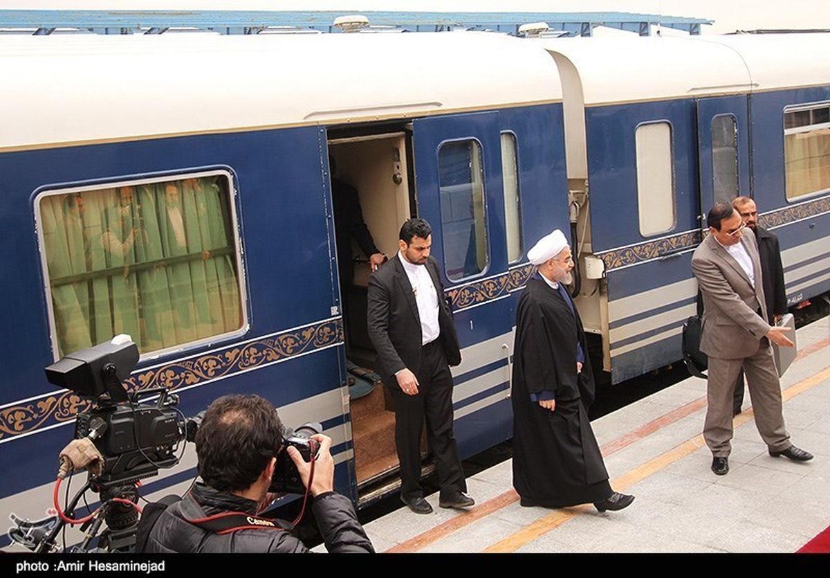 سفر روحانی به قم با قطار/تصاویر