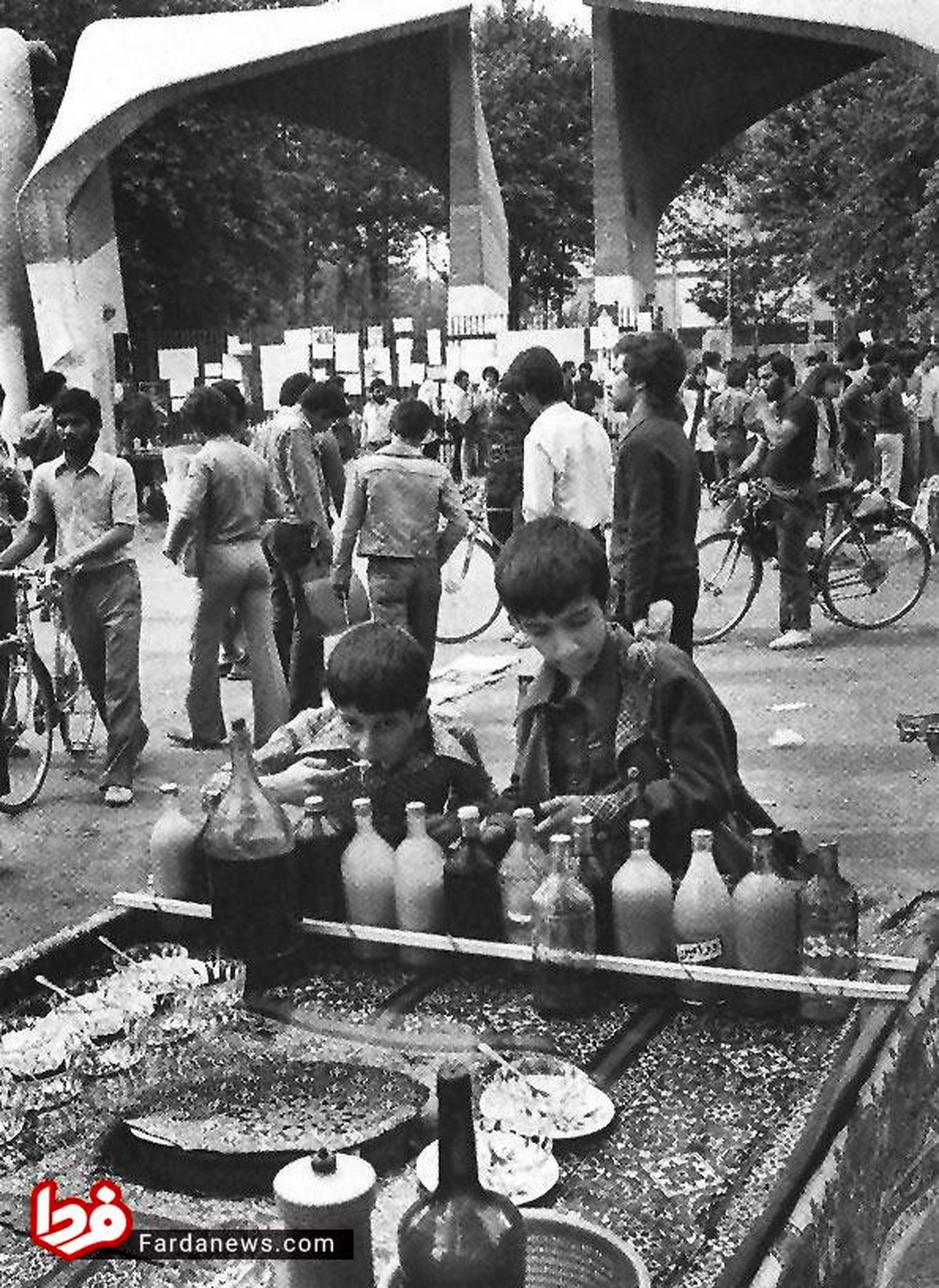 عکس: فالوده فروش دوره گرد در تهران قدیم