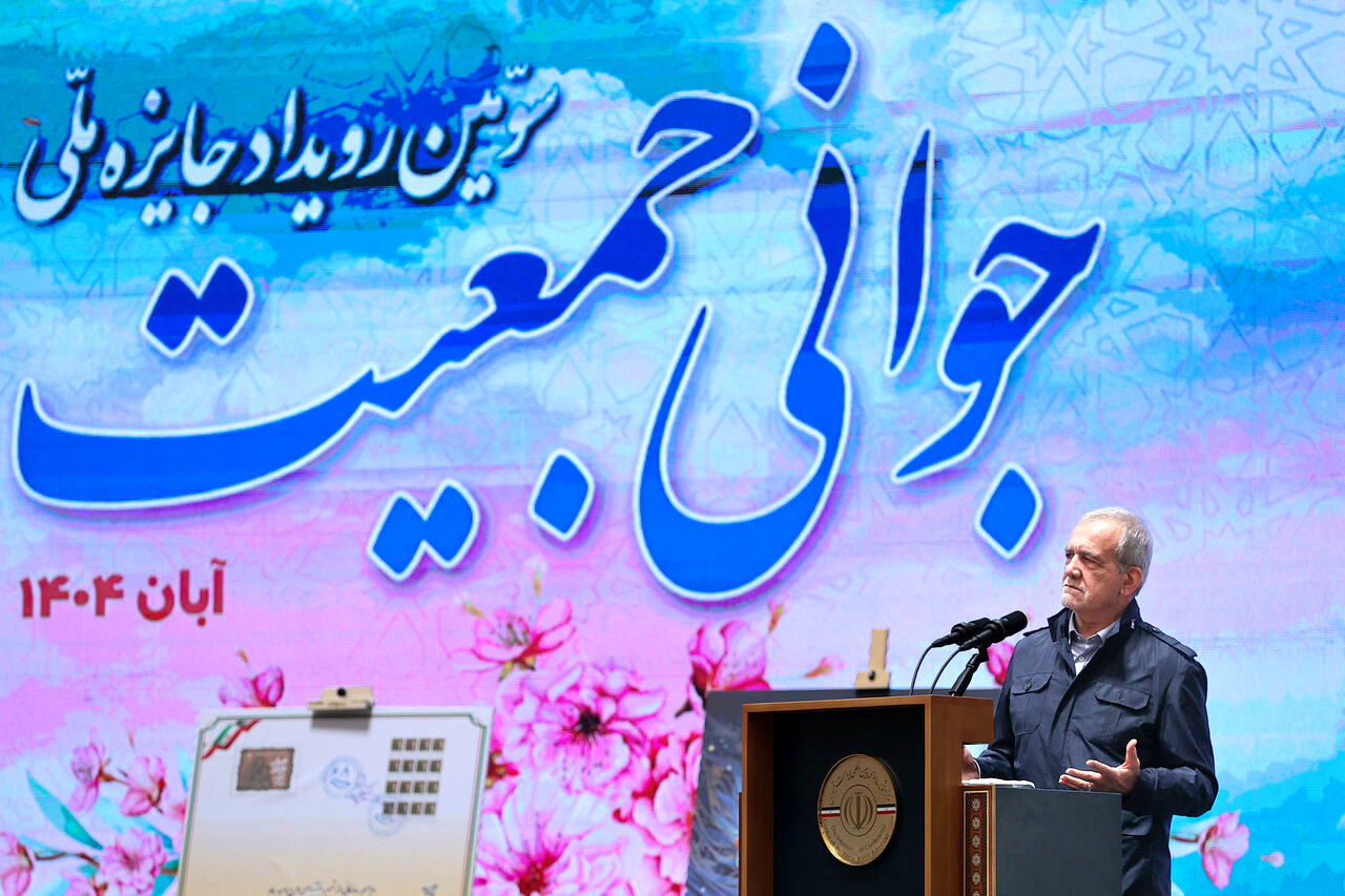  پزشکیان: اگر مردم ناراضی هستند، مقصر مدیر است، نه مردم/ هیچ توجیهی در برابر نارضایتی مردم پذیرفتنی نیست