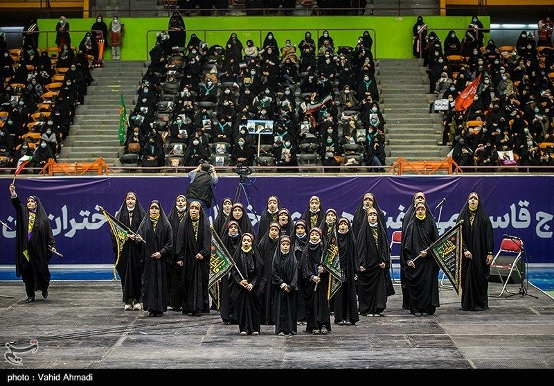 اجرای سرود دختران در «اجتماع بزرگ دختران حاج قاسم» 