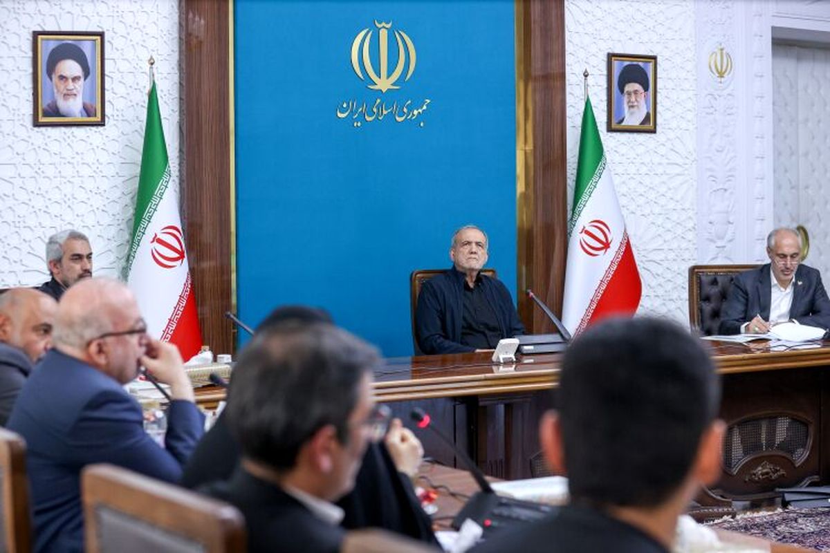 تاکید پزشکیان بر بازنگری در خصوصیسازی و تمرکز بر واگذاری مدیریت همراه با نظارت و پاسخگویی