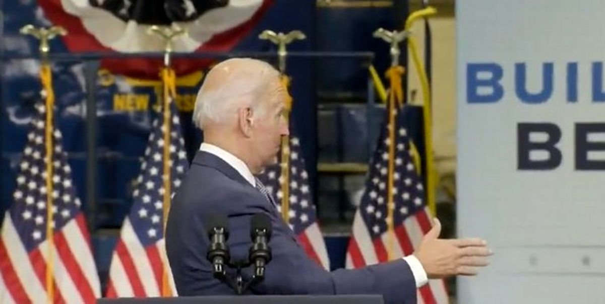 دست دادن بایدن با دست آلوده سوژه شد+عکس