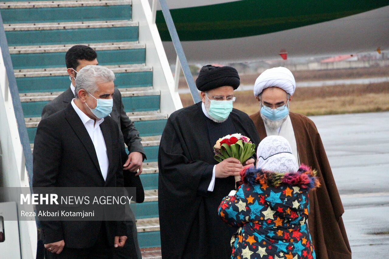 تصاویر: استقبال از رئیس جمهور در فرودگاه رشت