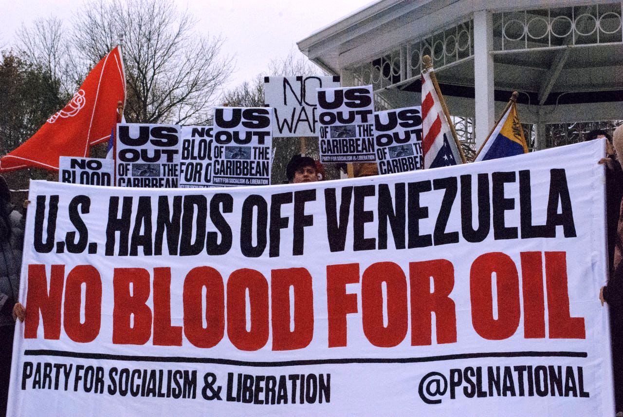 تجمع مقابل کاخ سفید در مخالفت با توطئه علیه ونزوئلا