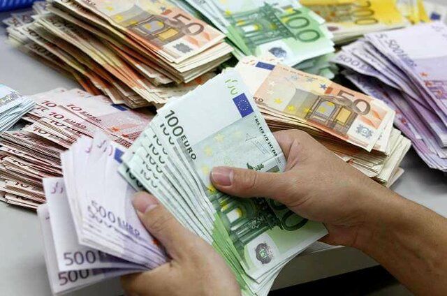 تعیین سقف برداشت از حساب سپرده ارزی توسط بانک مرکزی