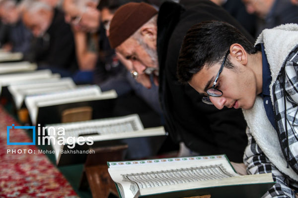 تصاویر: جزء خوانی قرآن در حرم امام رضا (ع)